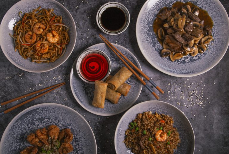 Scopri 10 viaggi gastronomici indimenticabili: dal sushi giapponese alla paella spagnola!